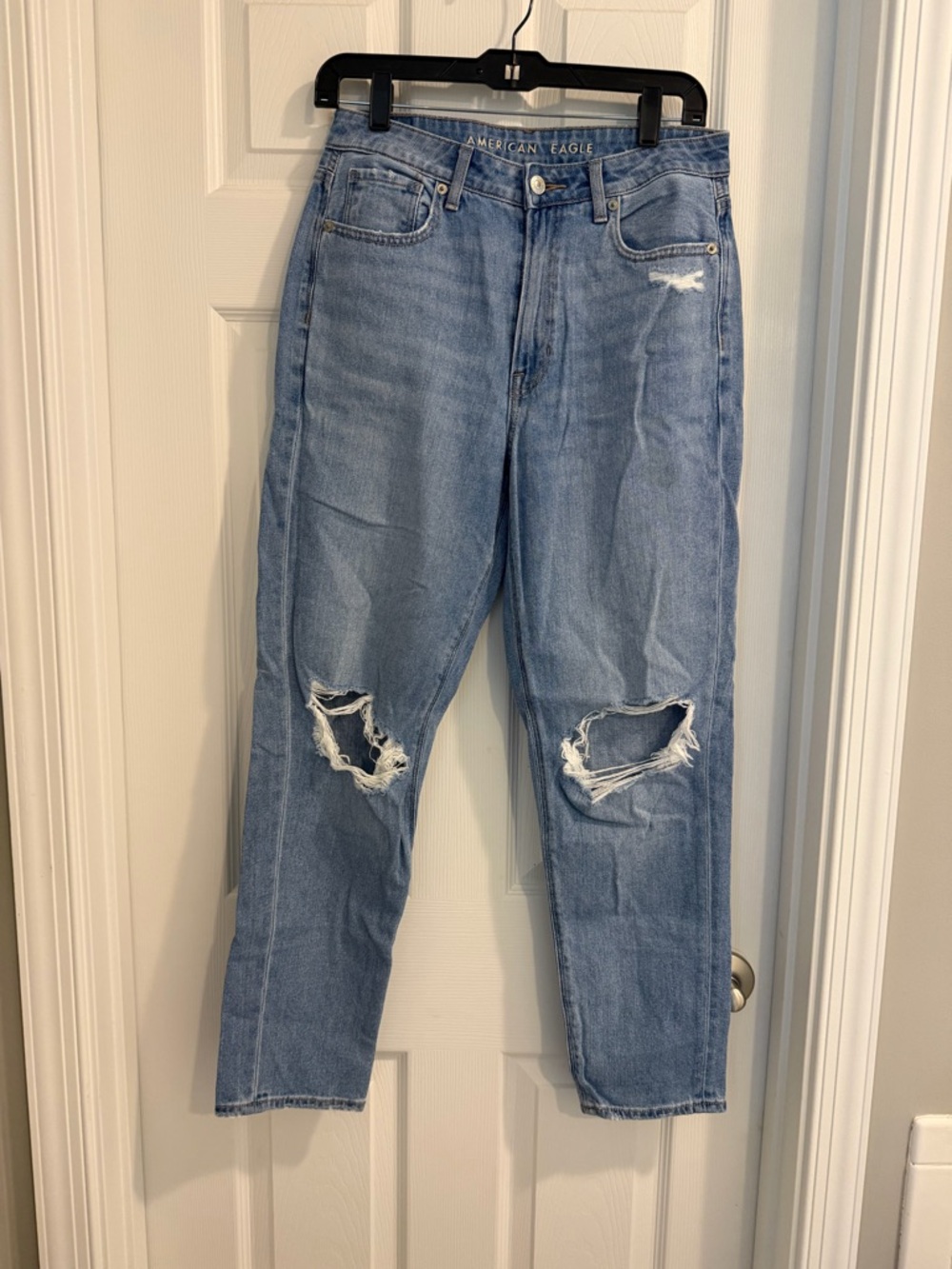 American Eagle Outfitters Women's Light Blue Distressed High-Rise Jeans